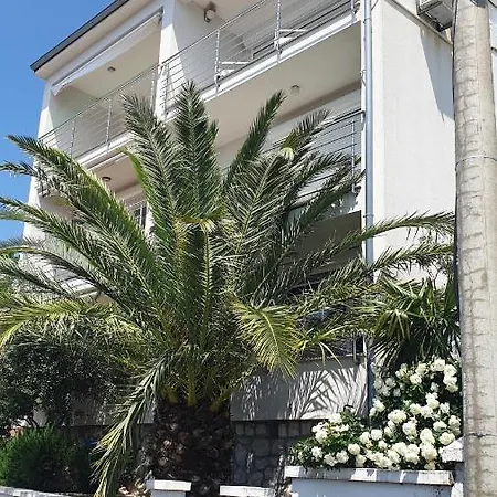 Fedora Apartment *